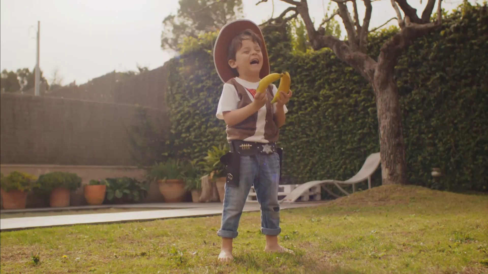 Chiquita-just-smile-nb-tutti-e-tre-i-video2-1