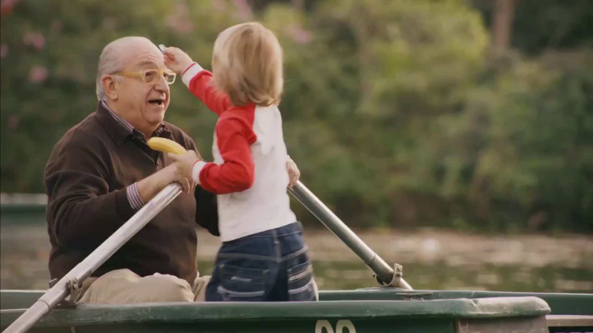 Chiquita-just-smile-nb-tutti-e-tre-i-video3-1