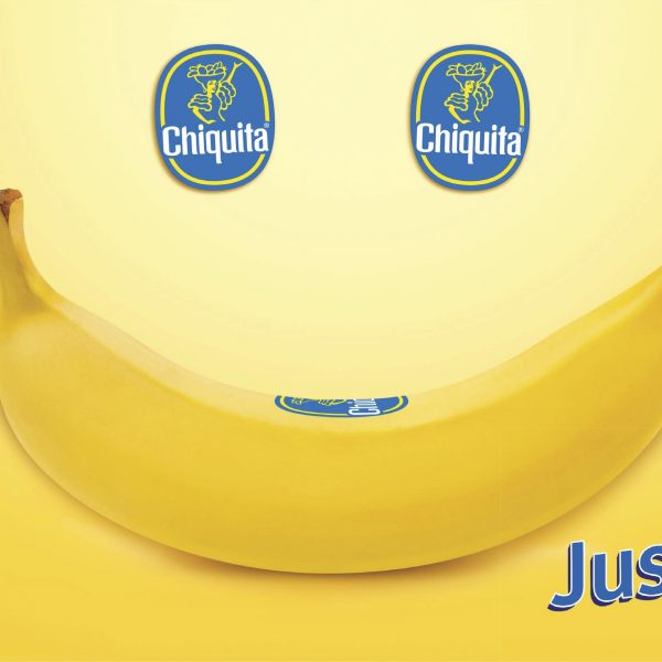 “JUST SMILE!”: CHIQUITA E ARMANDO TESTA INVITANO A SORRIDERE.
