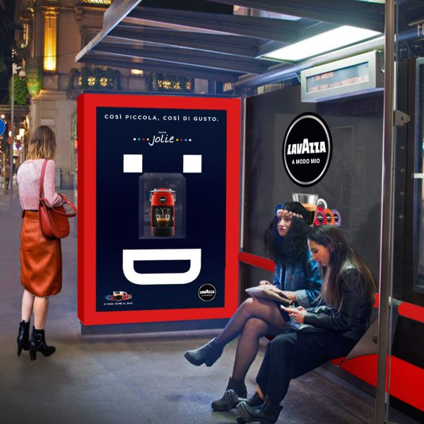 LAVAZZA E ARMANDO TESTA PRESENTANO LE MILLE FACCE DI JOLIE. COSI’ PICCOLA, COSI’ DI GUSTO.