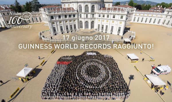 NIKON FESTEGGIA I 100 ANNI ED ENTRA NEL GUINNESS WORLD RECORD: REALIZZATA LA FOTOCAMERA UMANA PIÙ GRANDE AL MONDO PER FESTEGGIARE IL CENTENARIO!