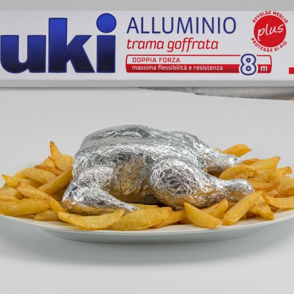ARMANDO TESTA FIRMA LA NUOVA CAMPAGNA CUKI. IL LANCIO DEI ROTOLI DI ALLUMINIO A TRAMA GOFFRATA.