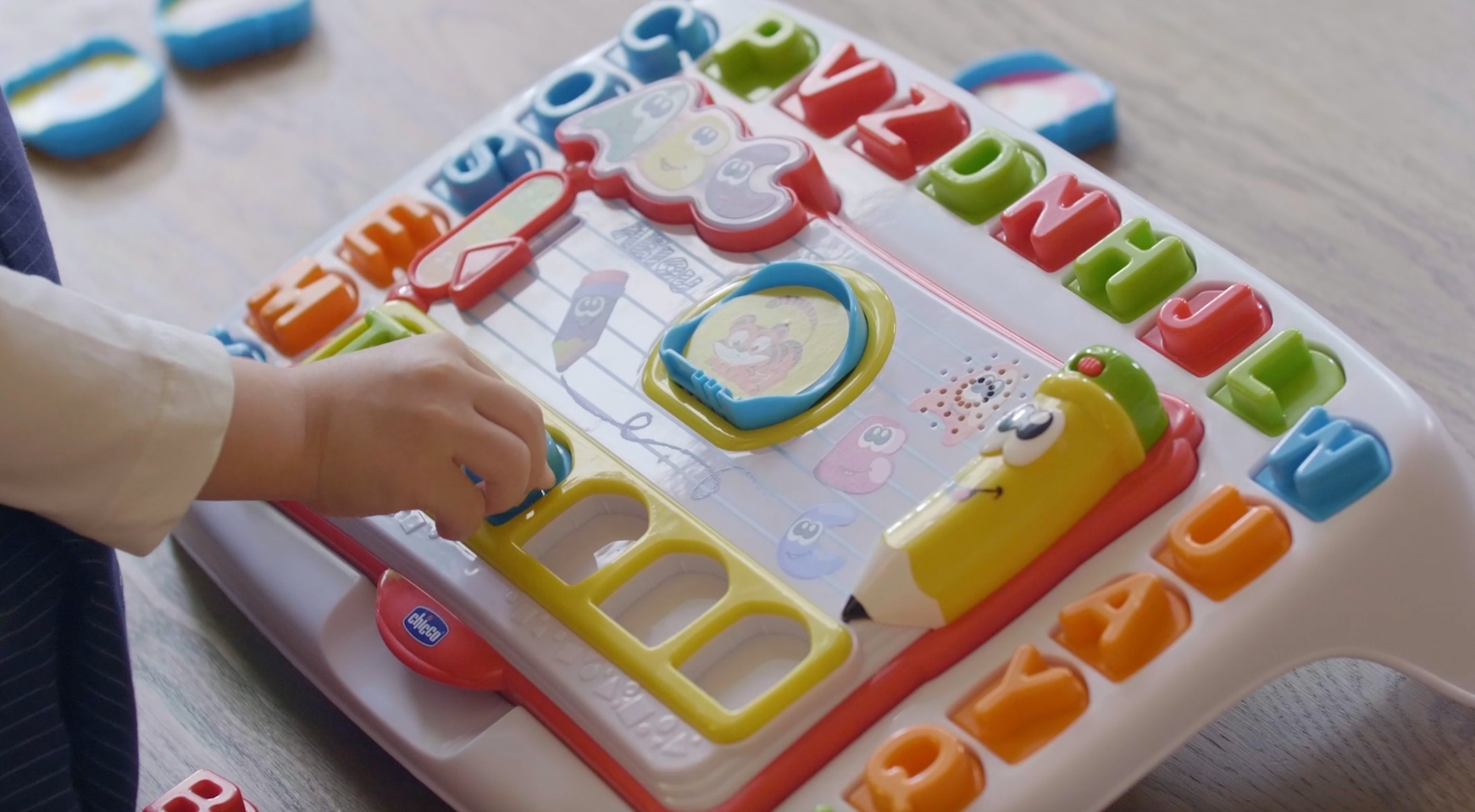 Chicco si prepara al Natale con la multisoggetto ideata da Armando Testa Torino