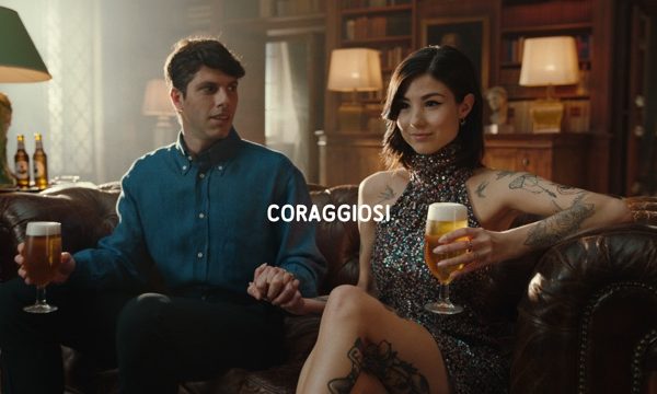 Birra Moretti: on air il nuovo spot “in buona compagnia così come siamo” di Armando Testa