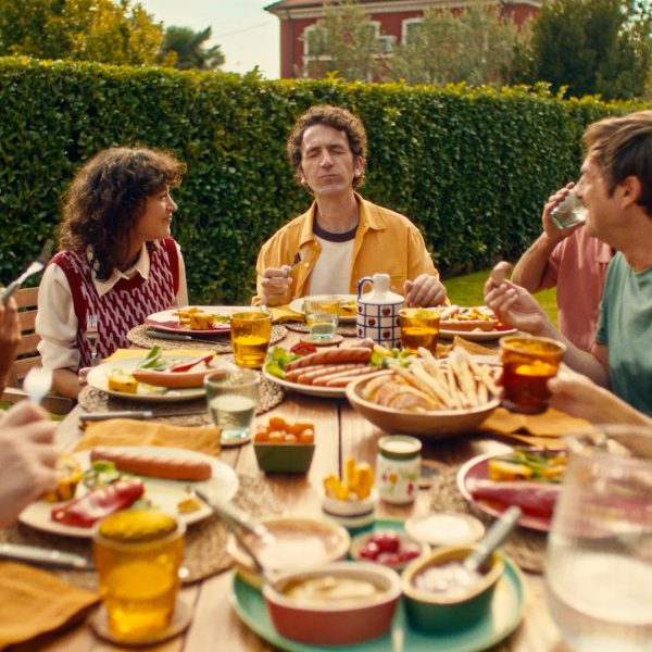 Wudy festeggia 40 anni con gusto: una nuova campagna, un burger sorprendente e uno storytelling intergenerazionale.