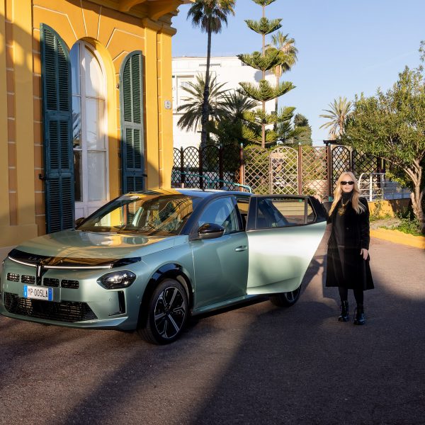 Along with 777 Lancia presents the music video “Opera”, the track Patty Pravo presented at the Sanremo Song Festival